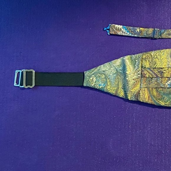 marbelized cummerbund and matching bowtie - Picture 3 of 4